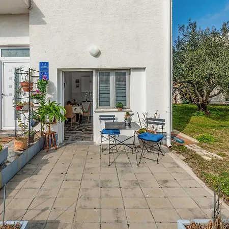 Appartamento Gorgeous In With Wifi Vrsi