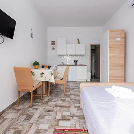 Appartement Gorgeous In With Wifi Vrsi